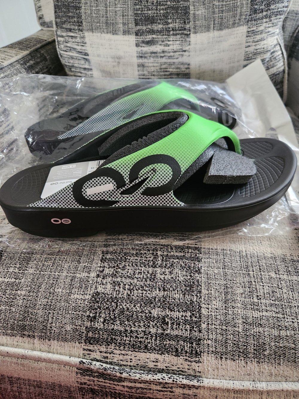 OOFOS Original Sport Flip Flop in Green and Black(Unisex)
